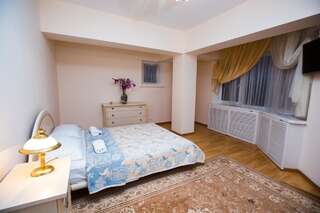 Хостелы Interhouse Almaty Алматы Стандартный двухместный номер с 1 кроватью и общей ванной комнатой-2